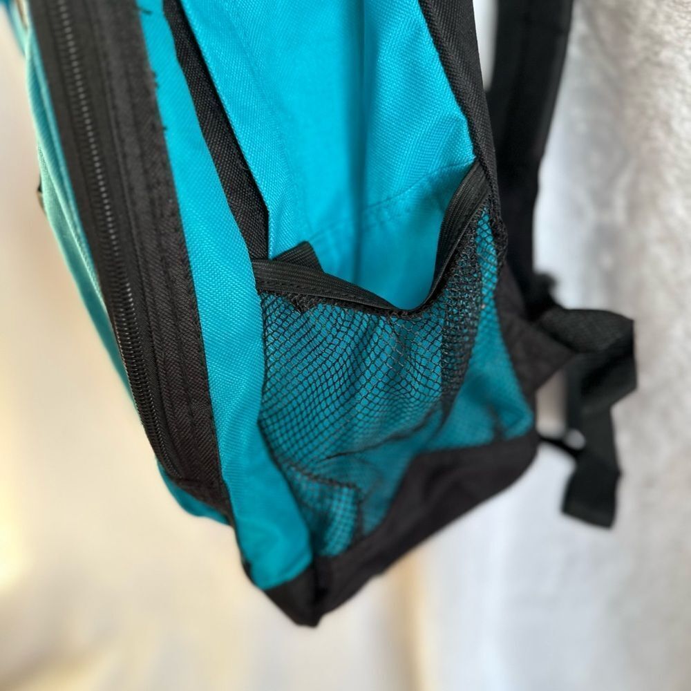 Everest Backpack - Picture 3 of 7